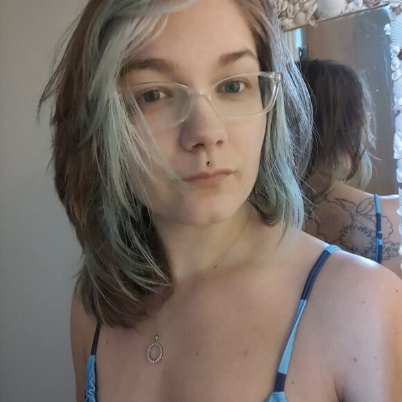 Meet your Posher, Halley - Picture 2 of 5